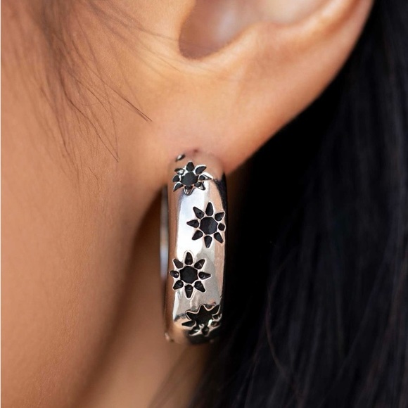 paparazzi Jewelry - Celestial Clique - Silver Earrings